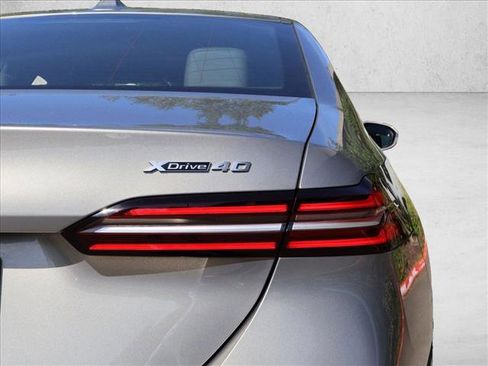 Used 2026 BMW i5 eDrive40 AWD/4WD image 8