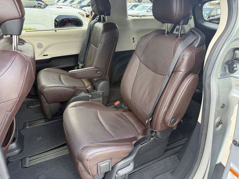 Certified 2024 Toyota Sienna Platinum FWD image 23