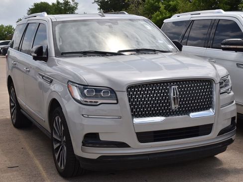 Certified 2022 Lincoln Navigator Reserve AWD/4WD image 4