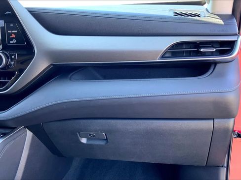 Used 2020 Toyota Highlander Limited FWD image 18