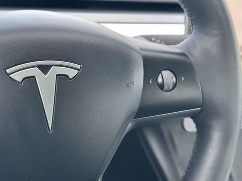 Used 2022 Tesla Model 3 Standard Range image 22