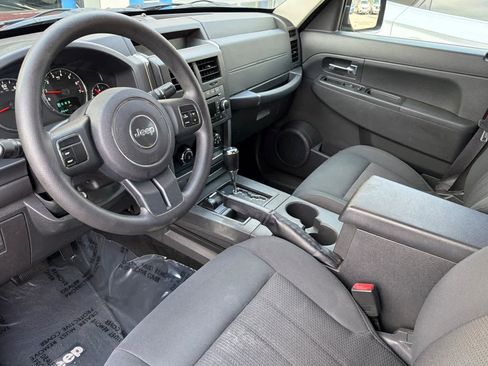 Used 2011 Jeep Liberty Sport image 13