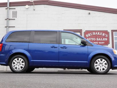 Used 2018 Dodge Grand Caravan SE w/ UConnect Hands-Free Group