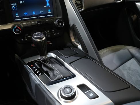 Used 2015 Chevrolet Corvette Z06 w/ 3LZ Preferred Equipment Group image 39