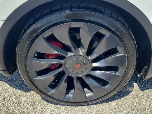 Used 2022 Tesla Model Y Performance AWD/4WD image 5