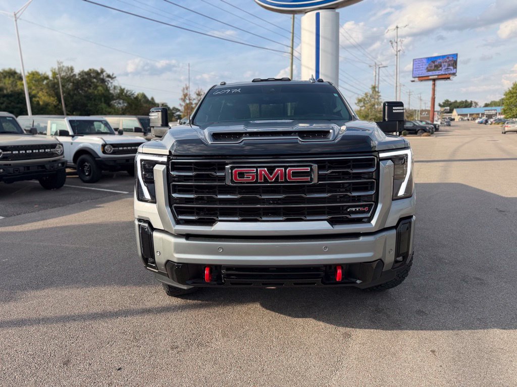Used 2025 GMC Sierra 2500 AT4 w/ AT4 Premium Plus Package AWD/4WD image 2
