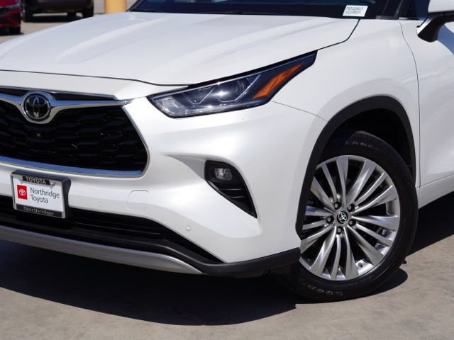 Used 2023 Toyota Highlander Platinum FWD image 6