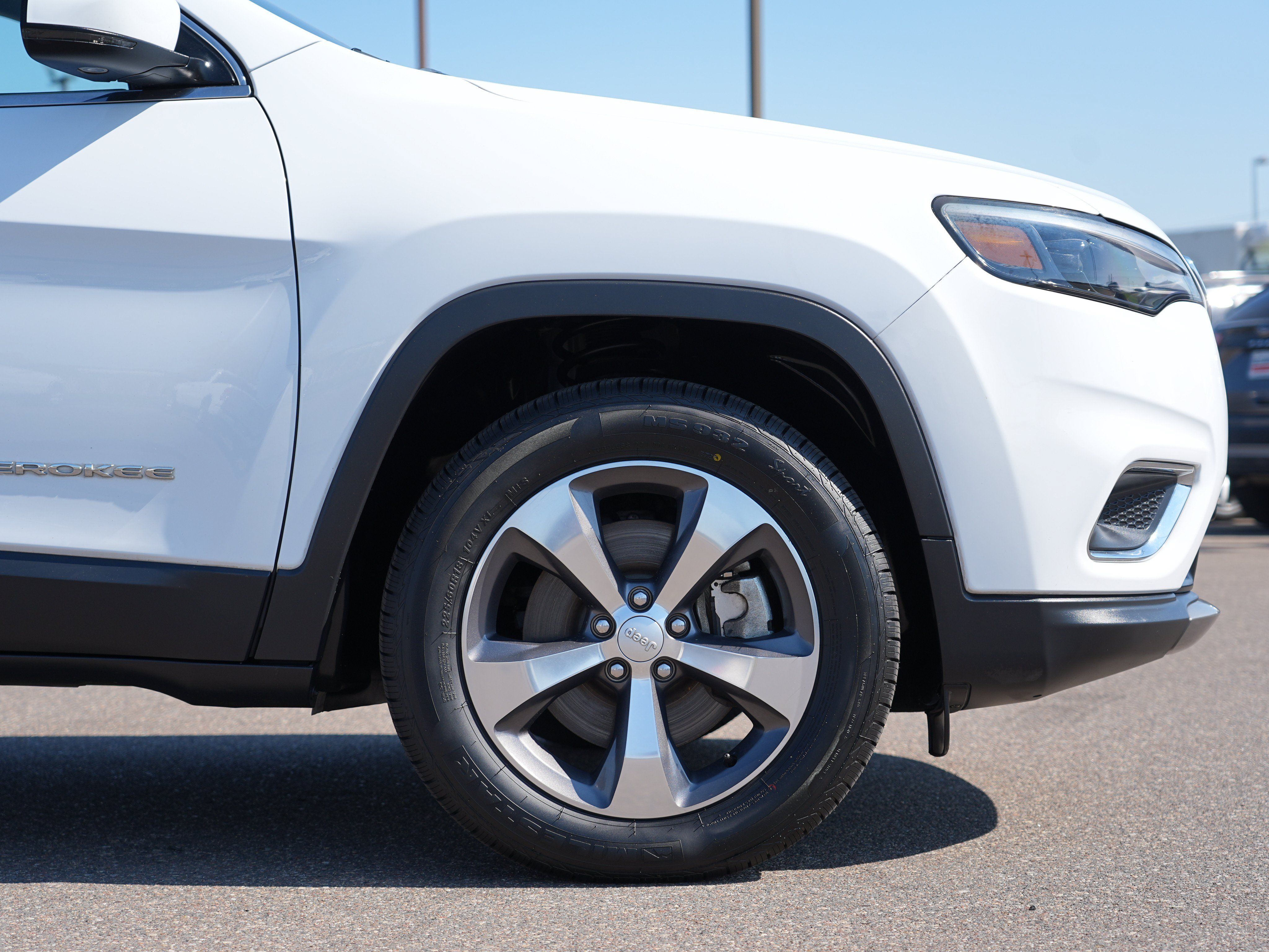 Used 2019 Jeep Cherokee Limited AWD/4WD image 12