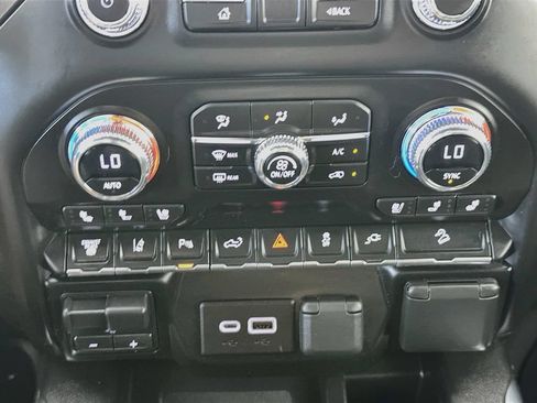 Used 2023 GMC Sierra 2500 AT4 w/ AT4 Premium Plus Package AWD/4WD image 18