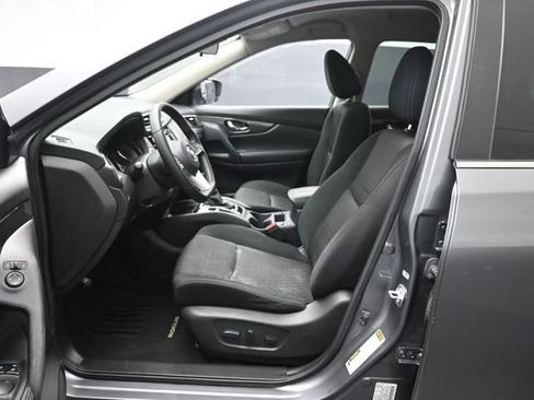 Used 2020 Nissan Rogue SV FWD image 10