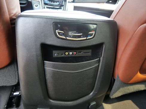 Used 2016 Cadillac Escalade Luxury AWD/4WD image 17