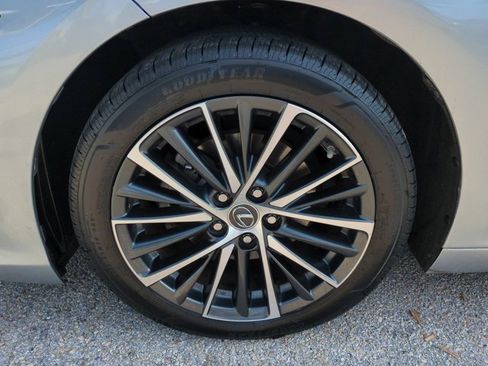 Certified 2022 Lexus ES 350 w/ Premium Package image 11