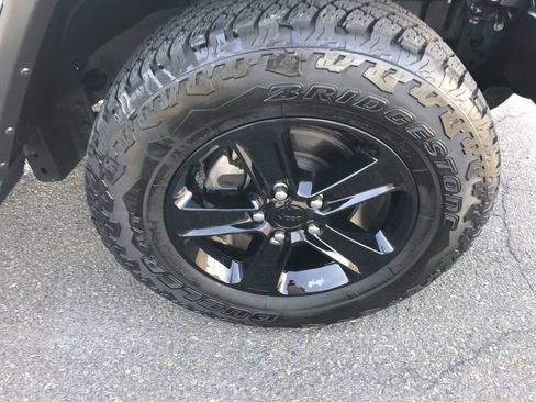 Used 2022 Jeep Wrangler Unlimited Sahara AWD/4WD image 28