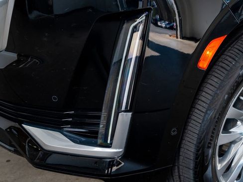 Used 2022 Cadillac Escalade Premium Luxury RWD image 14