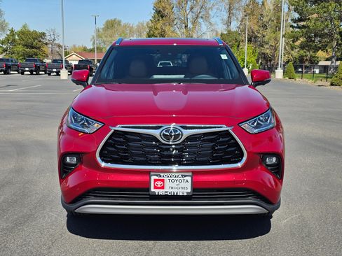 New 2026 Toyota Highlander Platinum AWD/4WD image 7