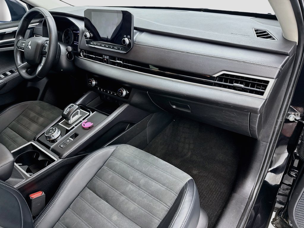 Used 2024 Mitsubishi Outlander SE FWD image 16