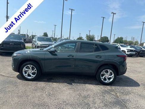 New 2026 Chevrolet Trax LS w/ LS Convenience Package FWD image 6