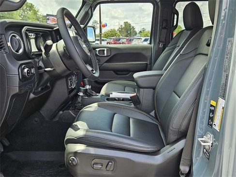 New 2025 Jeep Gladiator Sport w/ Premium Package image 3