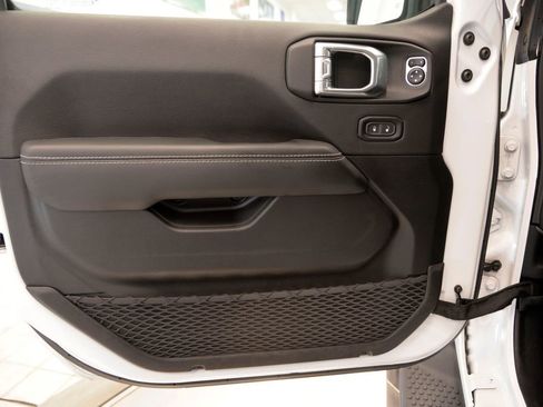 Used 2021 Jeep Wrangler Unlimited Sahara w/ Cold Weather Group image 14