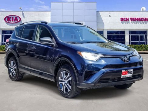 Used 2018 Toyota RAV4 LE FWD image 3