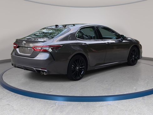 Used 2022 Toyota Camry XSE image 5