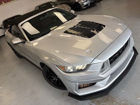 Used 2015 Ford Mustang GT Premium RWD image 8