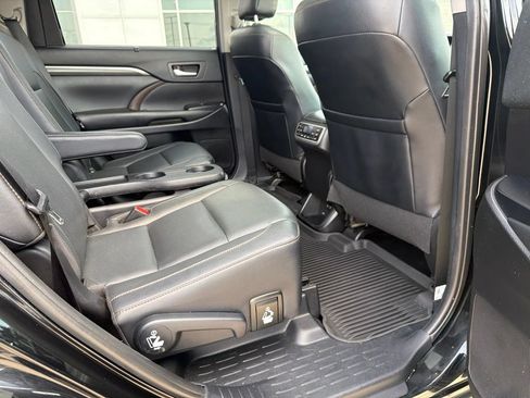 Used 2019 Toyota Highlander Limited Platinum AWD/4WD image 13