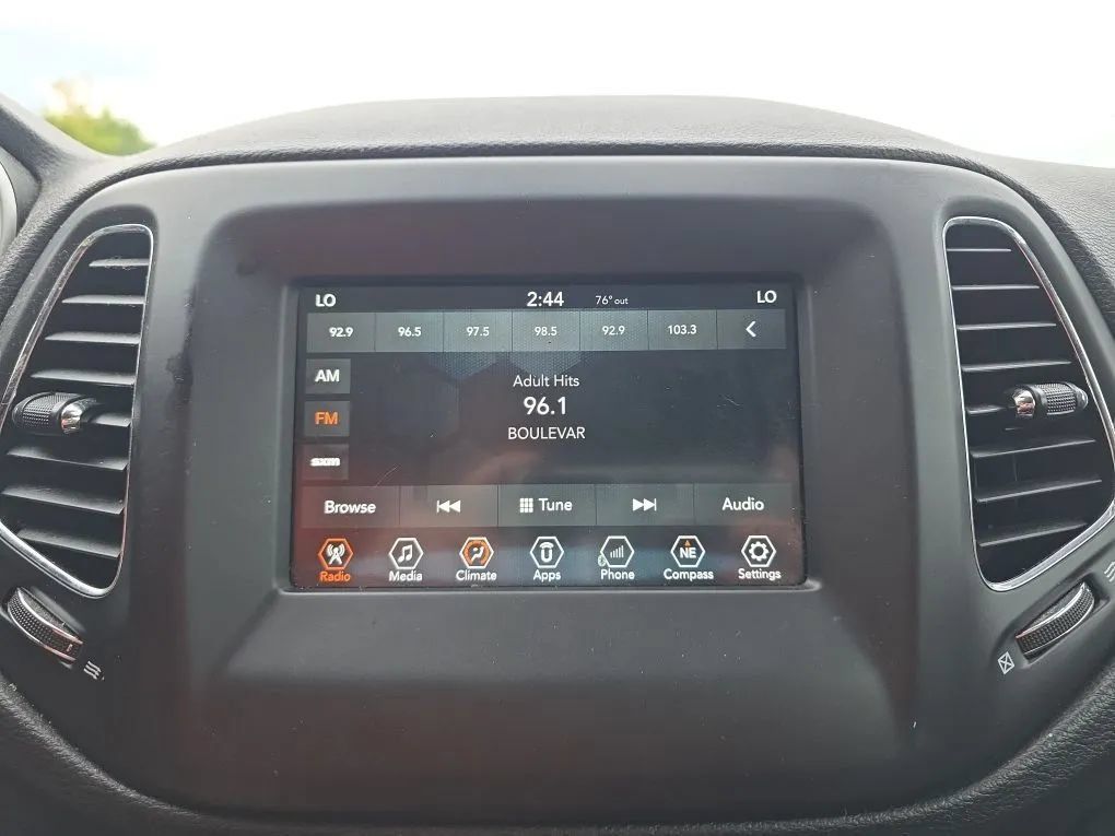 Used 2018 Jeep Compass Latitude w/ Popular Equipment Group AWD/4WD image 26