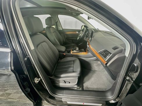 Used 2023 Audi Q5 2.0T Premium w/ Convenience Package AWD/4WD image 32