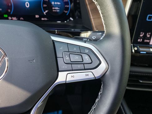 Certified 2025 Volkswagen Atlas SE image 26