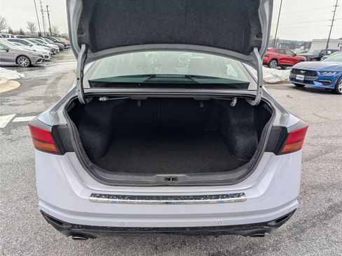 Used 2023 Nissan Altima 2.5 SR image 9