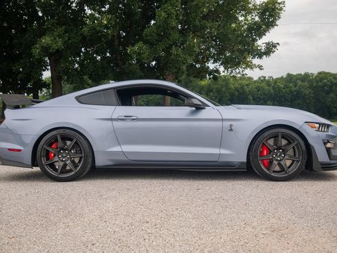 Used 2022 Ford Mustang Shelby GT500 w/ Carbon Fiber Track Pack RWD image 11