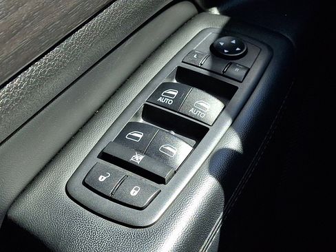 Certified 2018 Jeep Grand Cherokee Altitude image 25