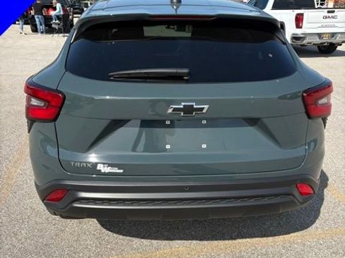 Used 2025 Chevrolet Trax LS w/ LS Convenience Package FWD image 5