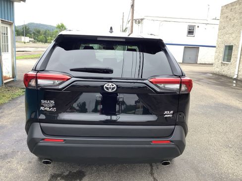 Used 2022 Toyota RAV4 XLE image 9