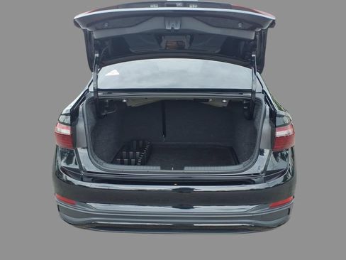 Used 2024 Volkswagen Jetta SE FWD image 8