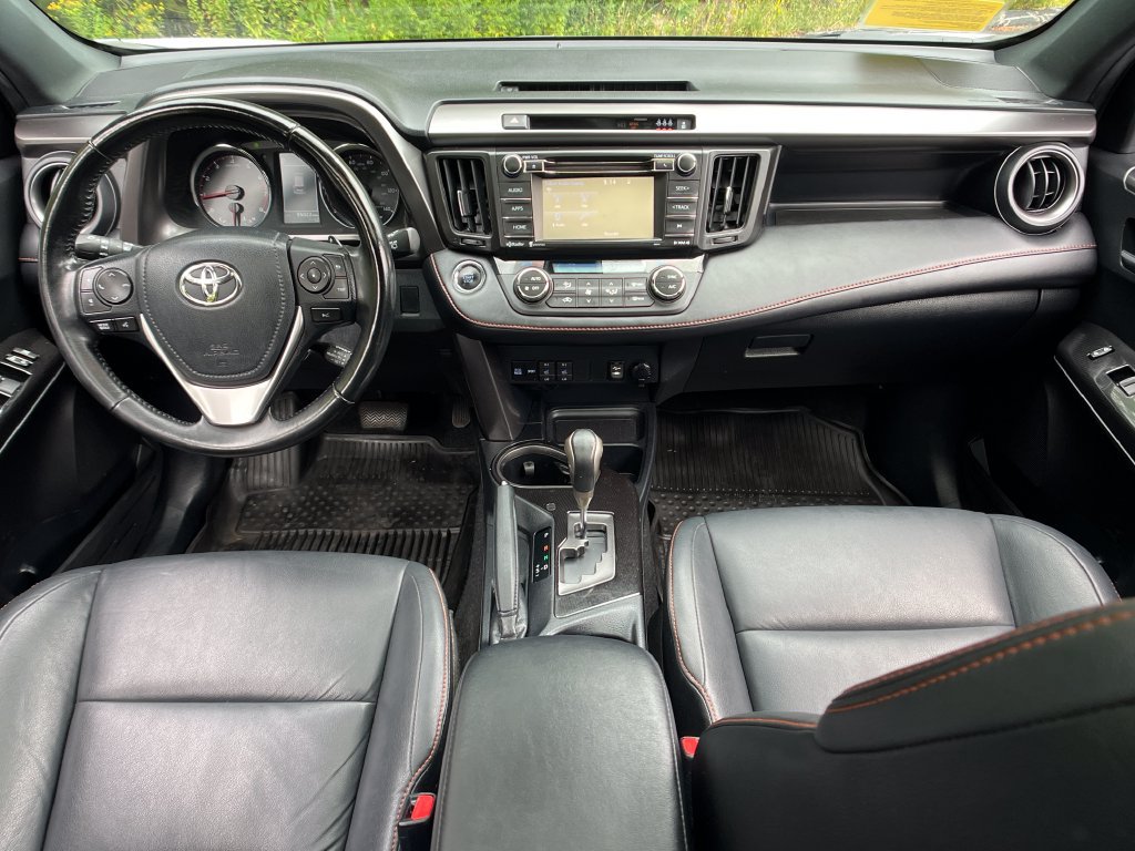 Used 2018 Toyota RAV4 SE w/ Power Extra Value Package AWD/4WD image 12