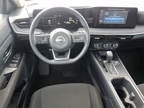Used 2025 Nissan Kicks S image 11