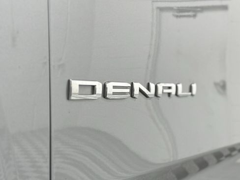 Used 2025 GMC Yukon XL Denali Ultimate AWD/4WD image 11