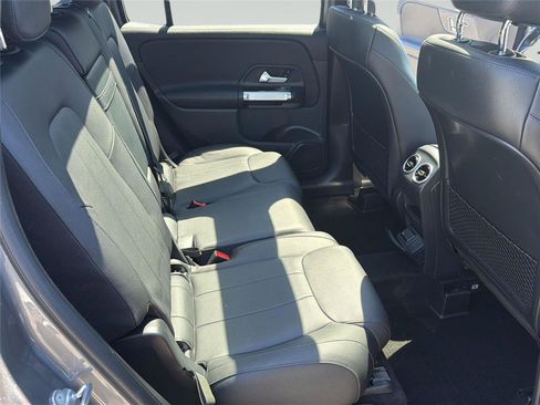 Used 2023 Mercedes-Benz GLB 250 4MATIC w/ Premium Package image 26