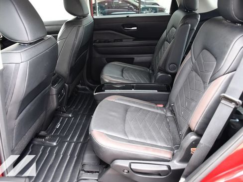 Used 2024 Nissan Pathfinder Platinum AWD/4WD image 23