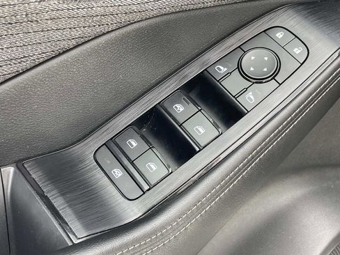 Used 2022 Nissan Rogue SV image 18