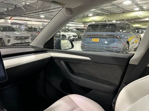Used 2023 Tesla Model Y Long Range image 23