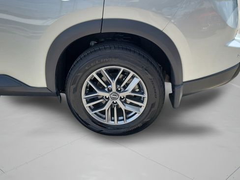 Used 2024 Nissan Rogue S AWD/4WD image 31