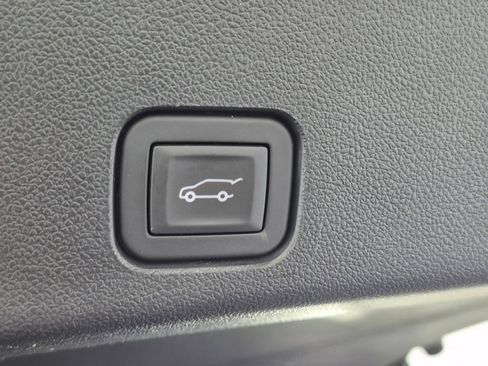 Used 2025 Chevrolet Traverse LT w/ Midnight/Sport Edition FWD image 30