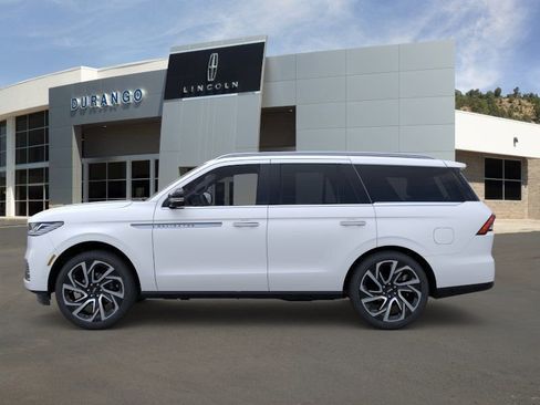 New 2026 Lincoln Navigator Reserve AWD/4WD image 3