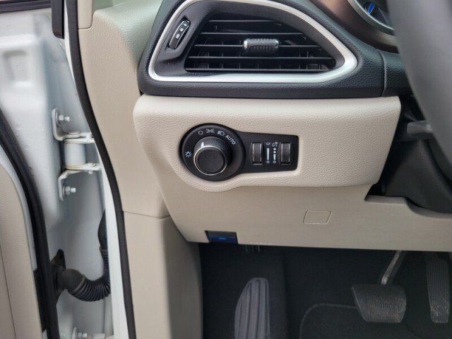 Used 2023 Chrysler Voyager LX FWD image 15