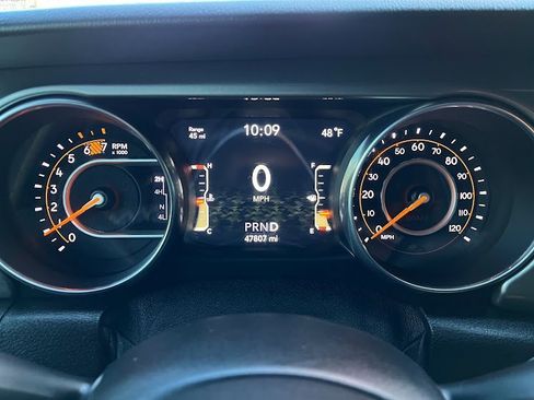 Used 2018 Jeep Wrangler Unlimited Sahara image 14