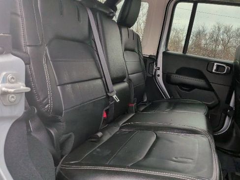 Used 2022 Jeep Wrangler Unlimited Sahara AWD/4WD image 16