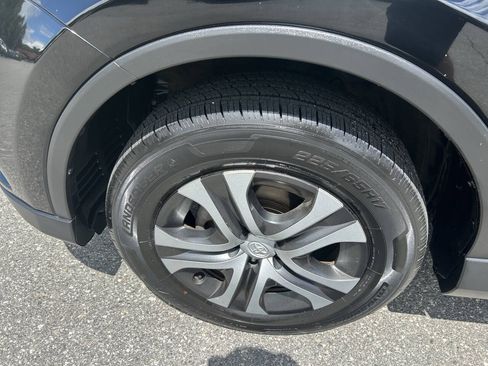 Used 2017 Toyota RAV4 LE AWD/4WD image 12